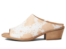 Load image into Gallery viewer, Sofft Aneesa Caramel Ivory 6.5 M (B)
