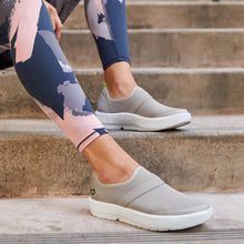 Load image into Gallery viewer, OOFOS OOmg Low Shoe, Grey &amp; White - Women’s Size 7 - Lightweight Recovery Footwear - Reduces Stress on Feet, Joints &amp; Back - Machine Washable