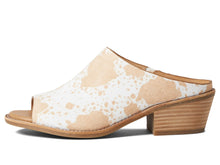 Load image into Gallery viewer, Sofft Aneesa Caramel Ivory 7 M (B)