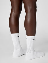 Load image into Gallery viewer, Nike Unisex Everyday Cushioned Training Crew Socks (6 Pairs), White/Black, Large