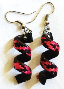 Handmade 
 pink curve earrings