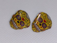 Load image into Gallery viewer, Earrings of Yellow skulls
