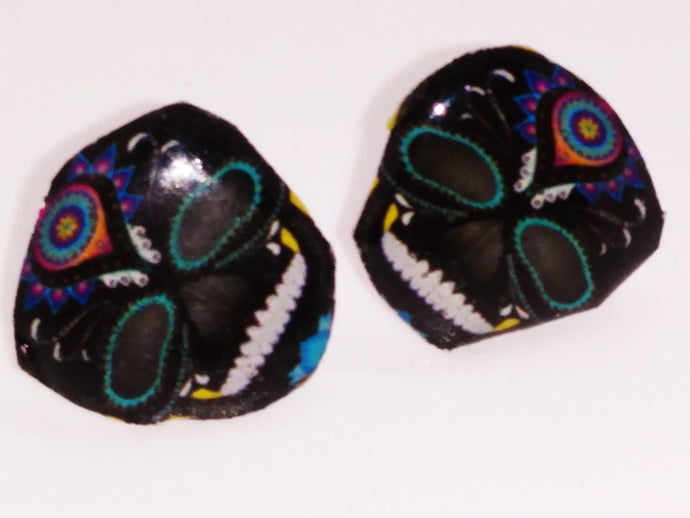 Earrings of Black skulls