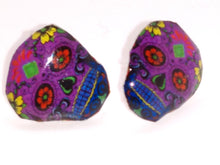 Load image into Gallery viewer, Earrings of Purple skulls